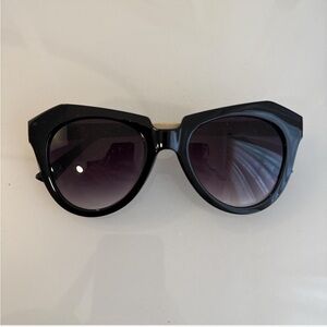 Chic Black Sunglasses